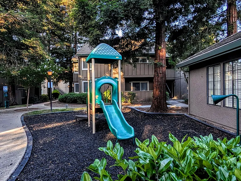 2265 Lakeview Cir — Photo 20