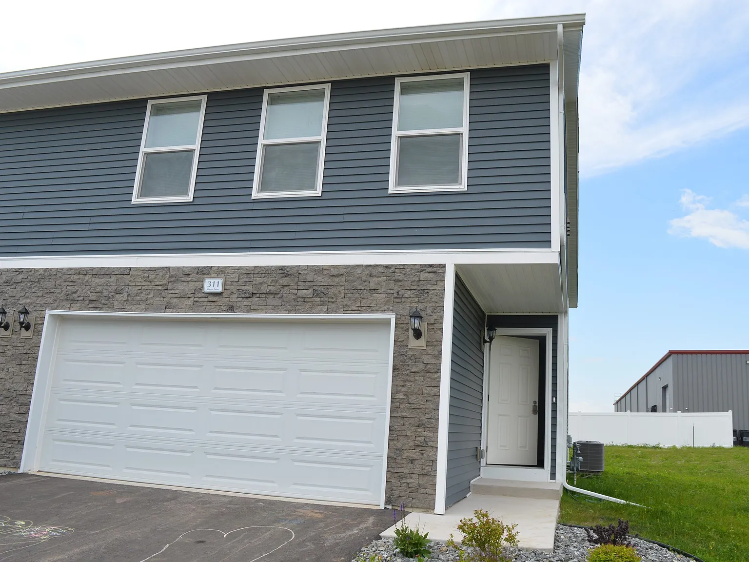 3 bed, 2.5 bath, 1941 sqft, $2,395 — Photo 4