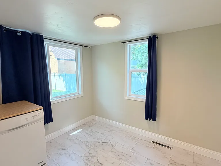 484 G St — Photo 25