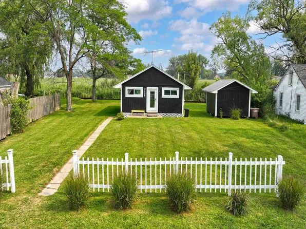 2458 Cottage Ln, Harsens Island, MI 48028