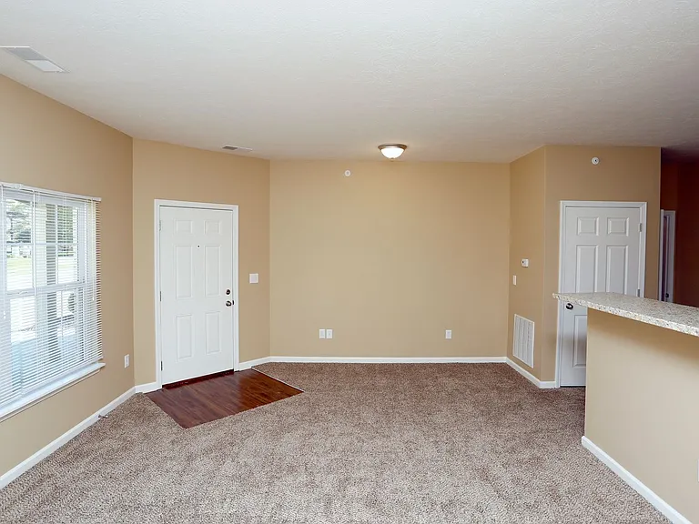 Mansion Row - Where Historic Charm Meets Modern Convenience! — Photo 13