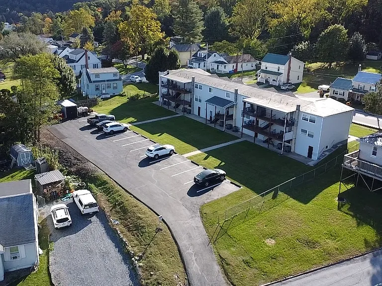 210 Hill St — Photo 34