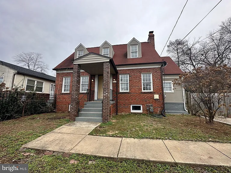 6221 Kenilworth Ave — Photo 1