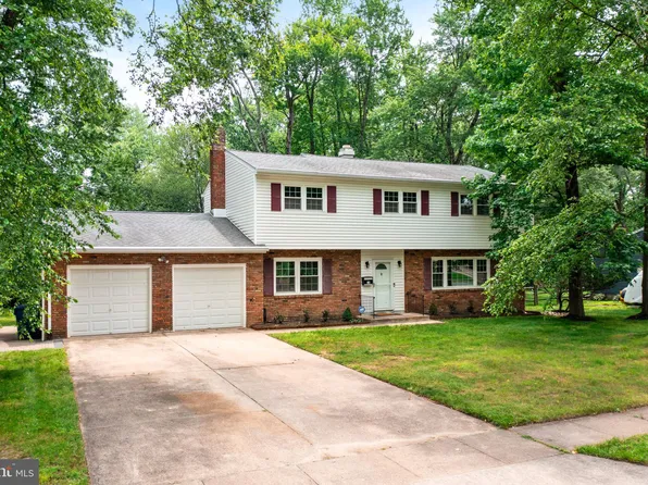 76 Stonicker Dr, Lawrence Township, NJ 08648