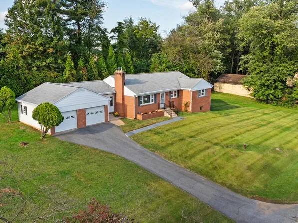 11809 Collins Dr, Germantown, MD 20876