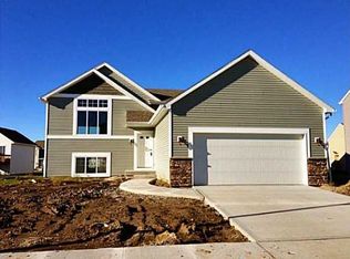 3412 Hawthorn Dr SW, Bondurant, IA 50035