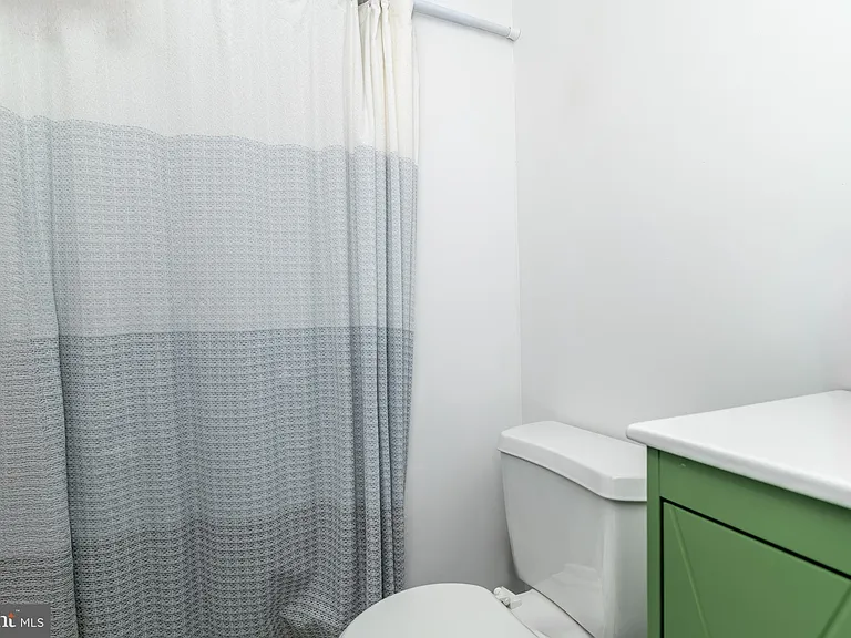 1744 Lark Ln — Photo 21