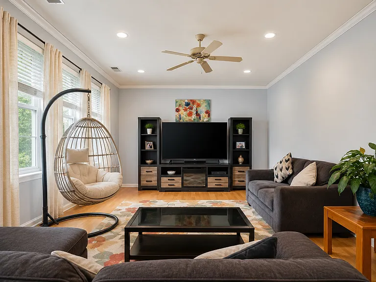 19 Hyde Park Dr — Photo 5