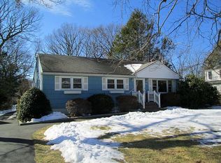 23 7th Ave N, Huntington Station, NY 11746