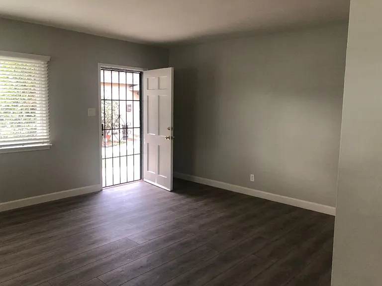 2031 N Parish Pl — Photo 2