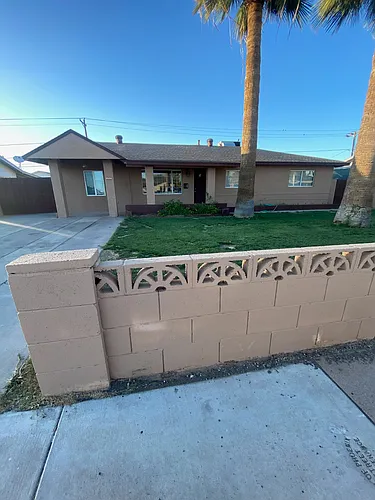 2824 W Montebello Ave Photo 1