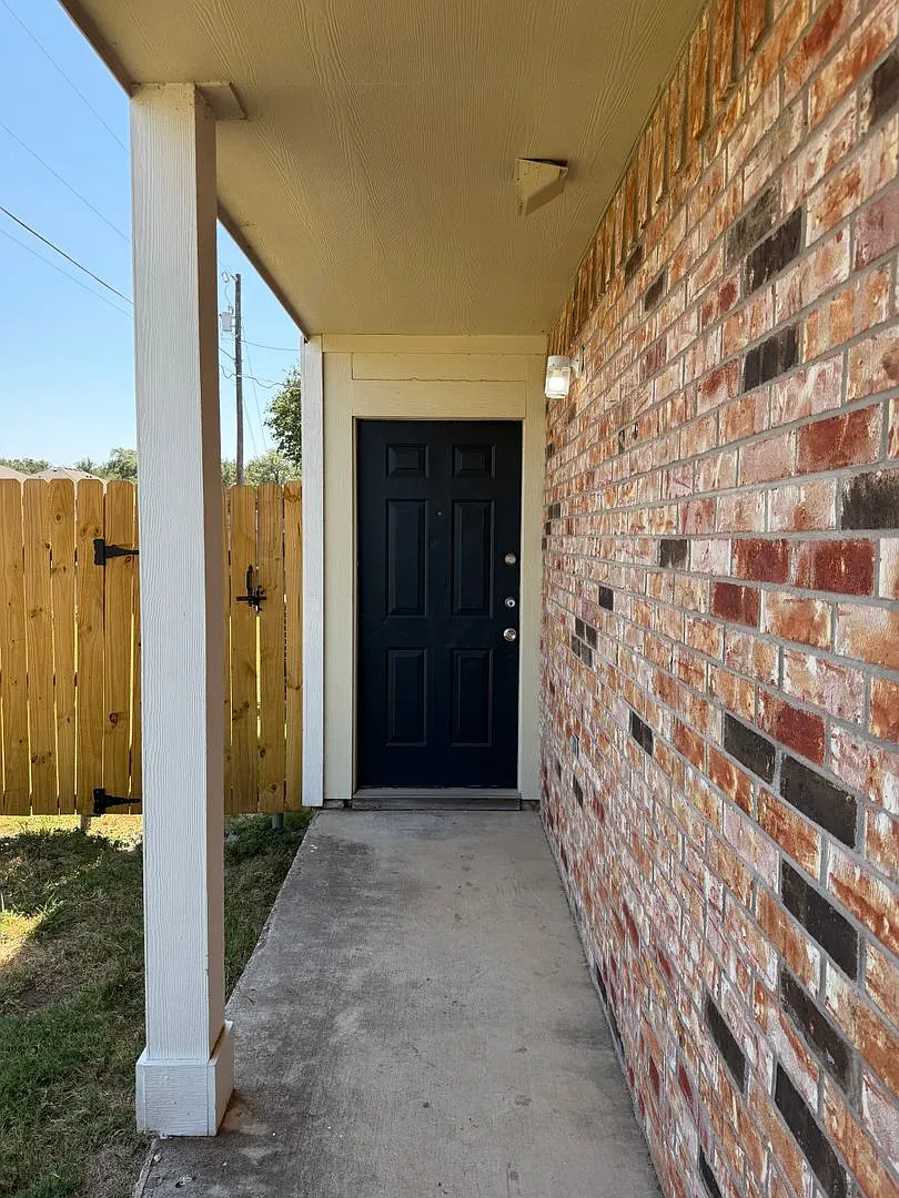 2543 Pascal Ct — Photo 1
