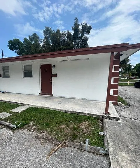 327 Silver Beach Rd #3 — Photo 3