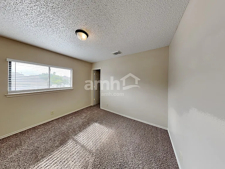 11234 Berkley Sq — Photo 22