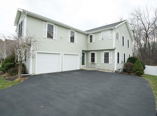 21 Peachtree Ln, Albany, NY 12205