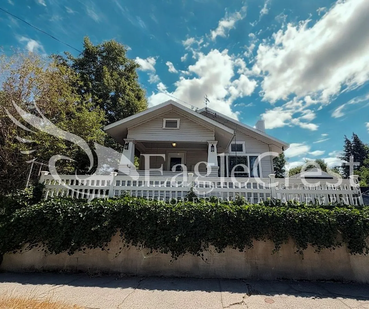 Rent Reduced! Beautifully Renovated Historic 3 Bedroom Home $200.00 Off 2nd Months Rent — Photo 3