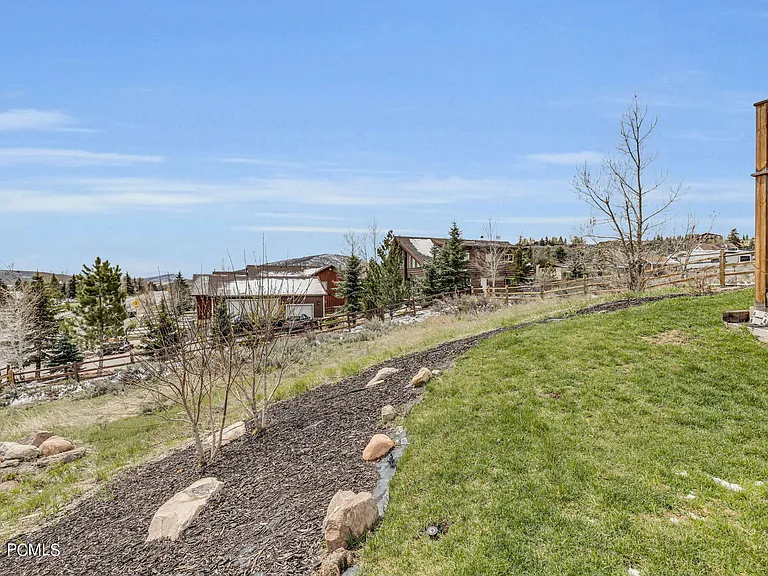 6381 Highland Dr — Photo 28