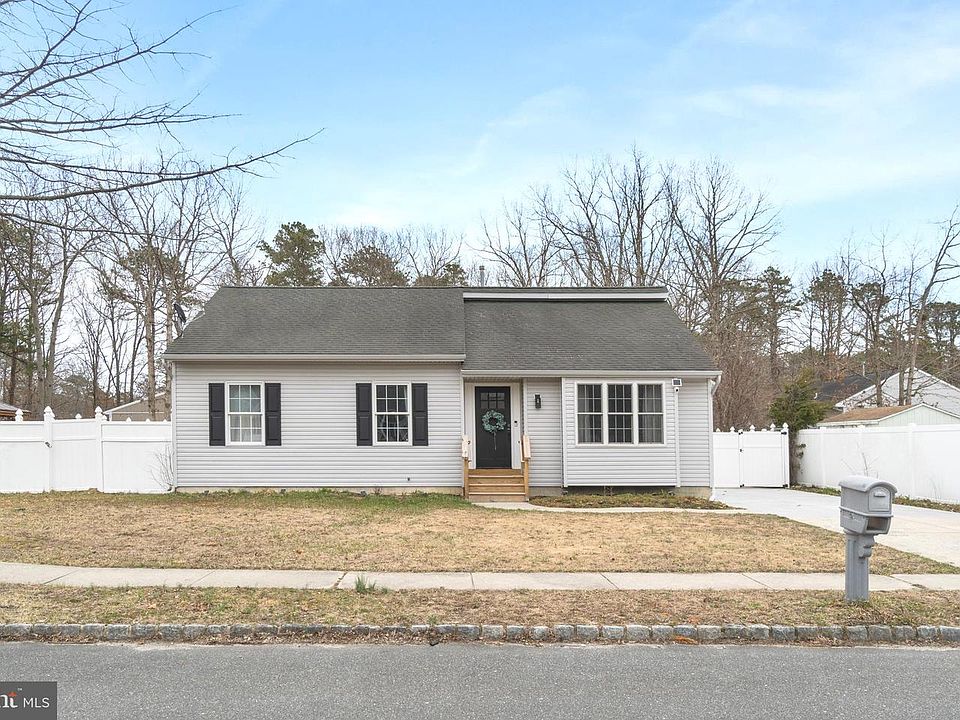 1st image of 210 Rutter Ave