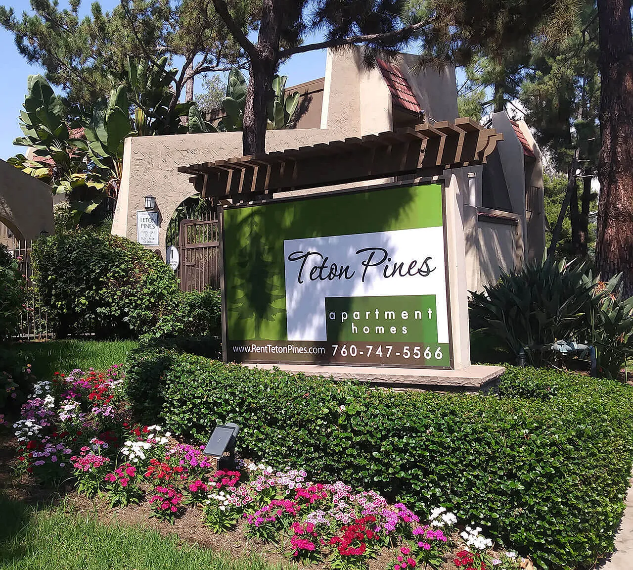Teton Pines Apartments — Photo 1