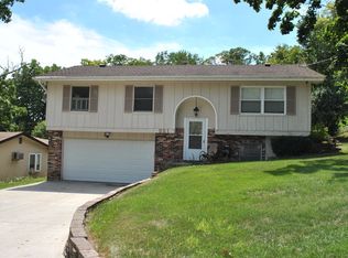 321 Hiawatha Dr, Lake In The Hills, IL 60156