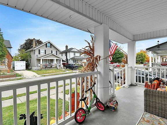 4th image of 549 Hilltonia Ave
