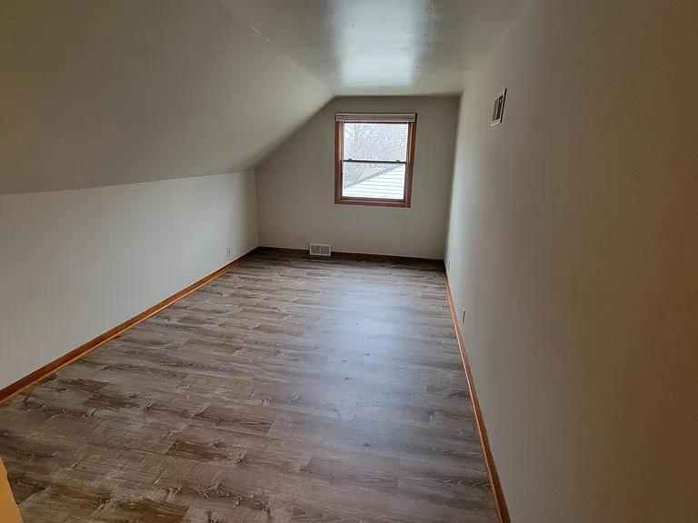 Upstairs family room/flex space pic 2