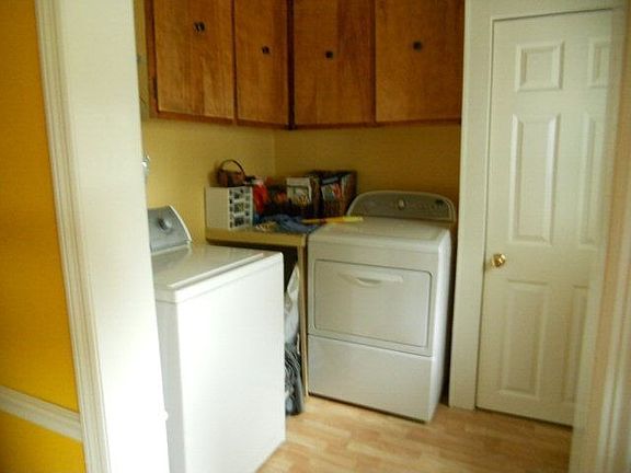 2nd image of 407 Windsor St