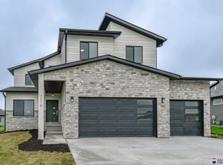 7310 Isidore Dr, Lincoln, NE 68516