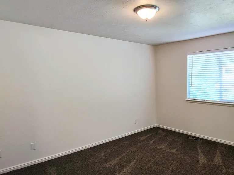 3470 S 200 E — Photo 26