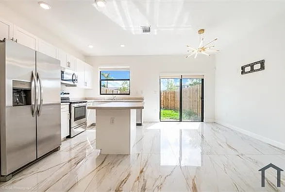 3 bed, 1600 sqft, $3,250 — Photo 1