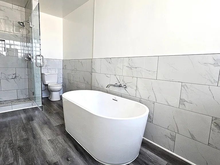 Lindbrook Manor Apartments — Photo 148