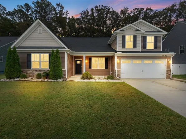1421 Gemstone Ln, Chesapeake, VA 23320