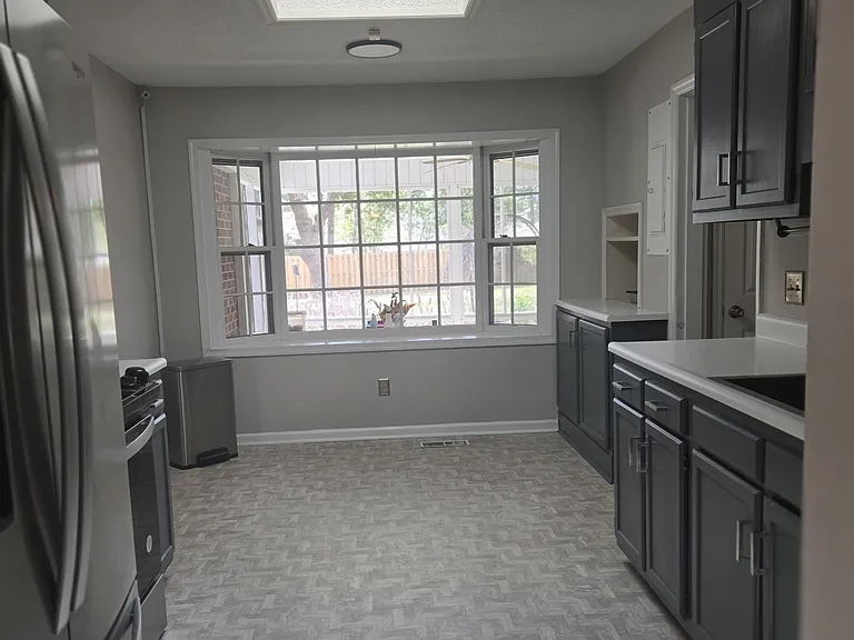 2439 Dartmouth Dr — Photo 5
