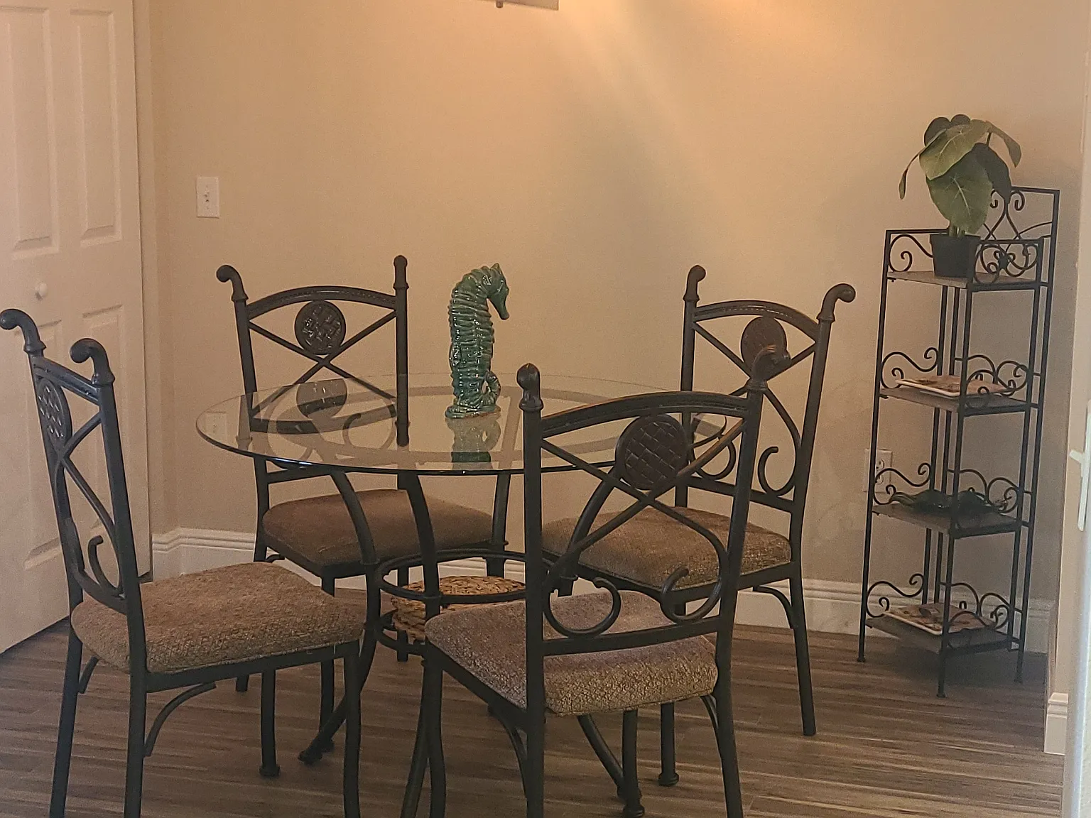 2 bed, 1698 sqft, $2,800 — Photo 3