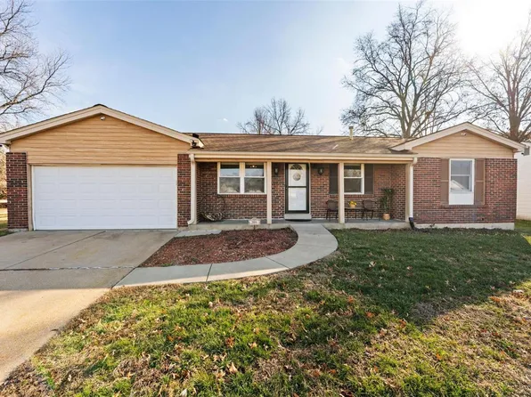 3886 Del Lago Dr, Florissant, MO 63034