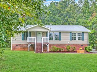 215 N Seminole Point Ln, Siler City, NC 27344