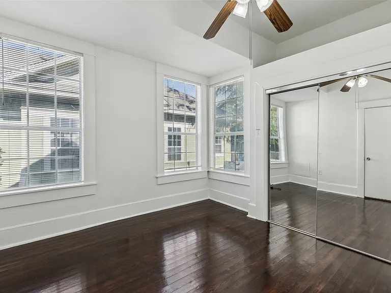 820 W 10th St — Photo 10