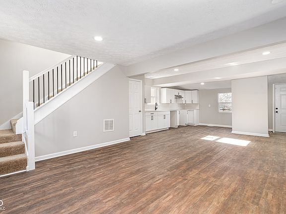 3rd image of 3642 N Parker Ave
