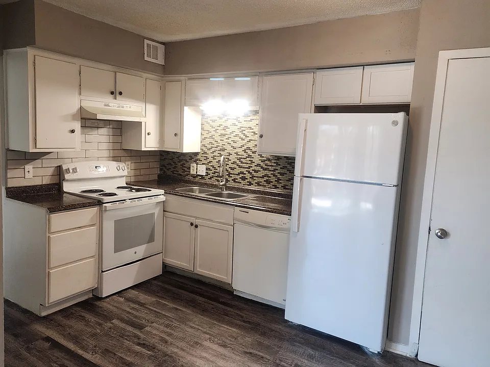 2400 Mission Hill Dr #103
