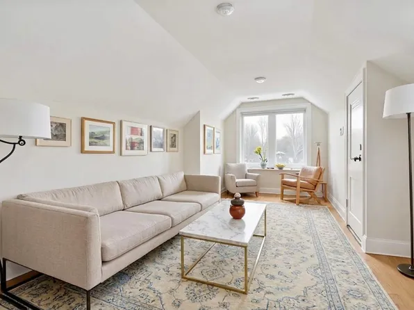 5042 W Winnemac Ave #2, Chicago, IL 60630
