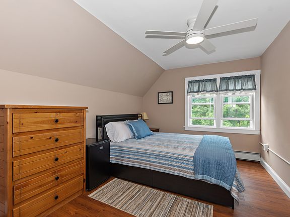 Third floor guest room