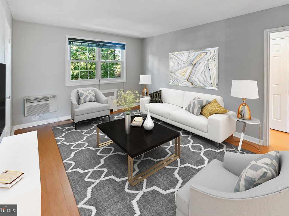 1st image of 227 N George Mason Dr APT 2