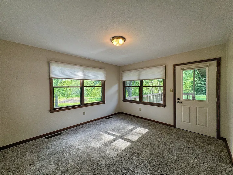 1025 W Hoppus Rd — Photo 5