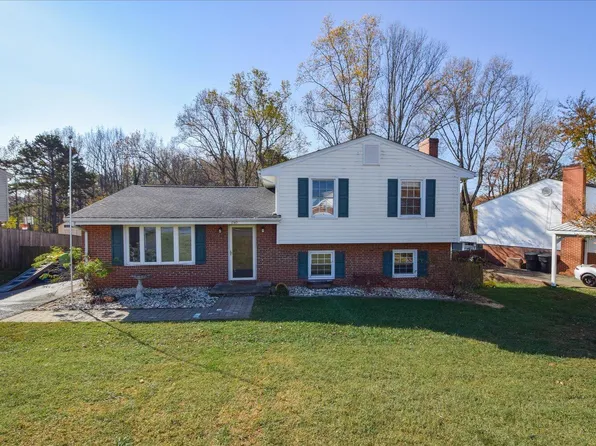 1740 Parker Ln, Vinton, VA 24179
