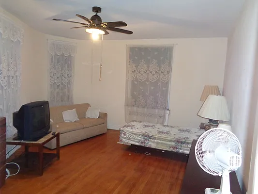 Sold by Thomas Lipovetsky, LREB | media 28