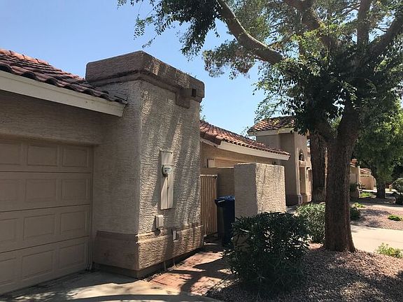 4th image of 336 W Carmen St