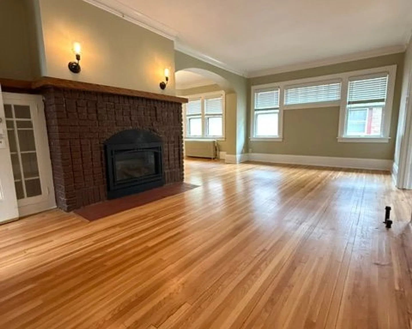 2 Bedroom in Summit Hill with dishwasher, in unit laundry and detached garage — Photo 2