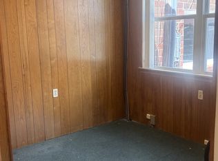 114 E 4th St #13, Vinton, IA 52349