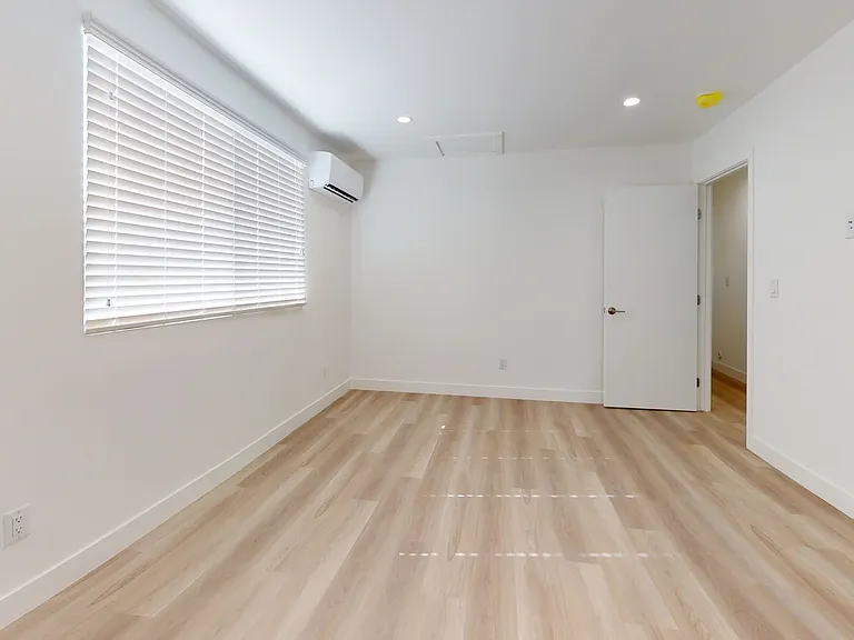 1118 W 25th St — Photo 7
