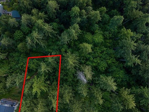 This photos shows how close you will be to the beach.